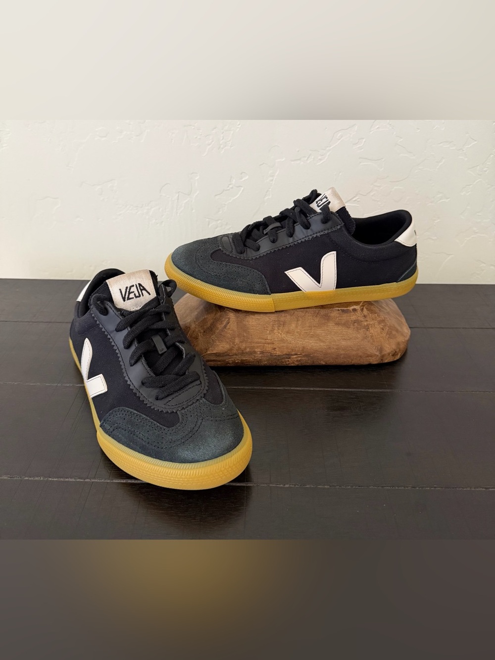 VEJA Volley Canvas Casual Sneakers Black White Size 6 US Women's Retro - Picture 4 of 14